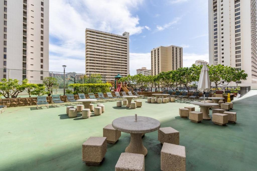 Apartamento Waikiki Banyan W-Ocean Views With Free Parking! Honolulu Exterior foto