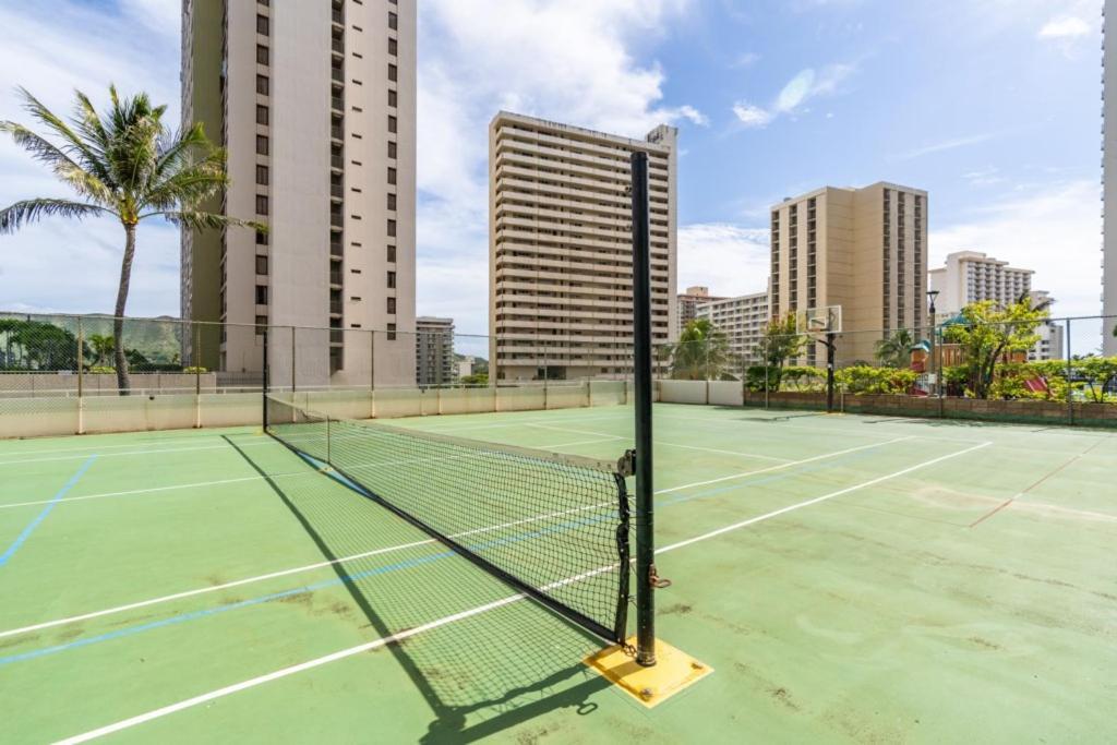 Apartamento Waikiki Banyan W-Ocean Views With Free Parking! Honolulu Exterior foto