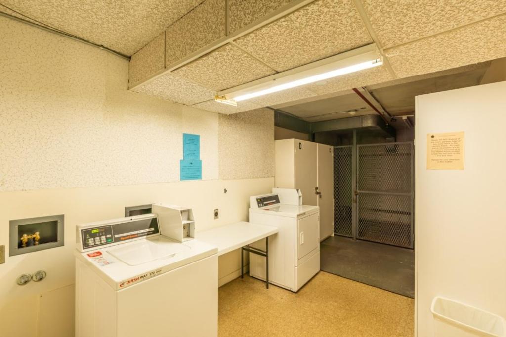 Apartamento Waikiki Banyan W-Ocean Views With Free Parking! Honolulu Exterior foto