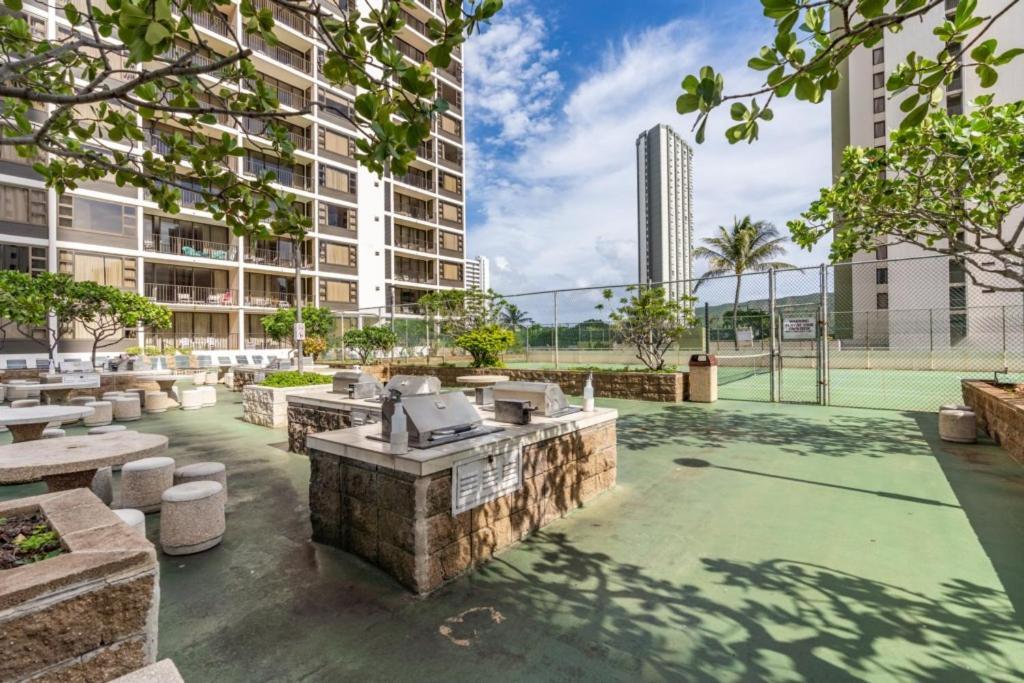 Apartamento Waikiki Banyan W-Ocean Views With Free Parking! Honolulu Exterior foto